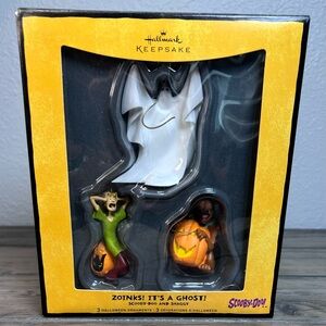Hallmark 2008 "Zoinks! It's a Ghost!" Scooby-Doo & Shaggy Halloween Ornament